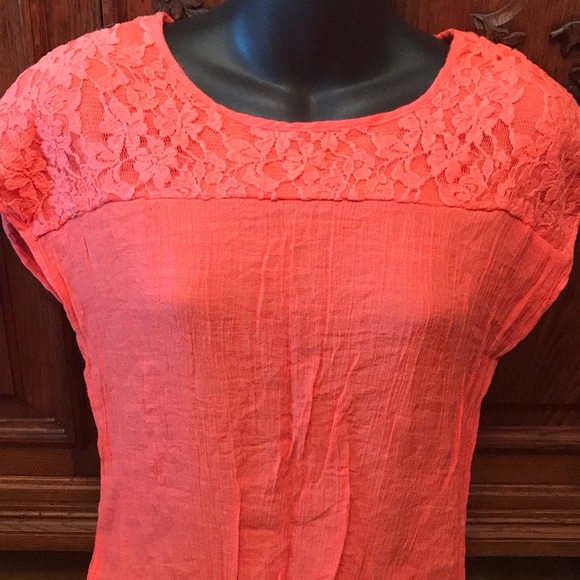 Cable & Gauge coral lace tie front top - Picture 2 of 4